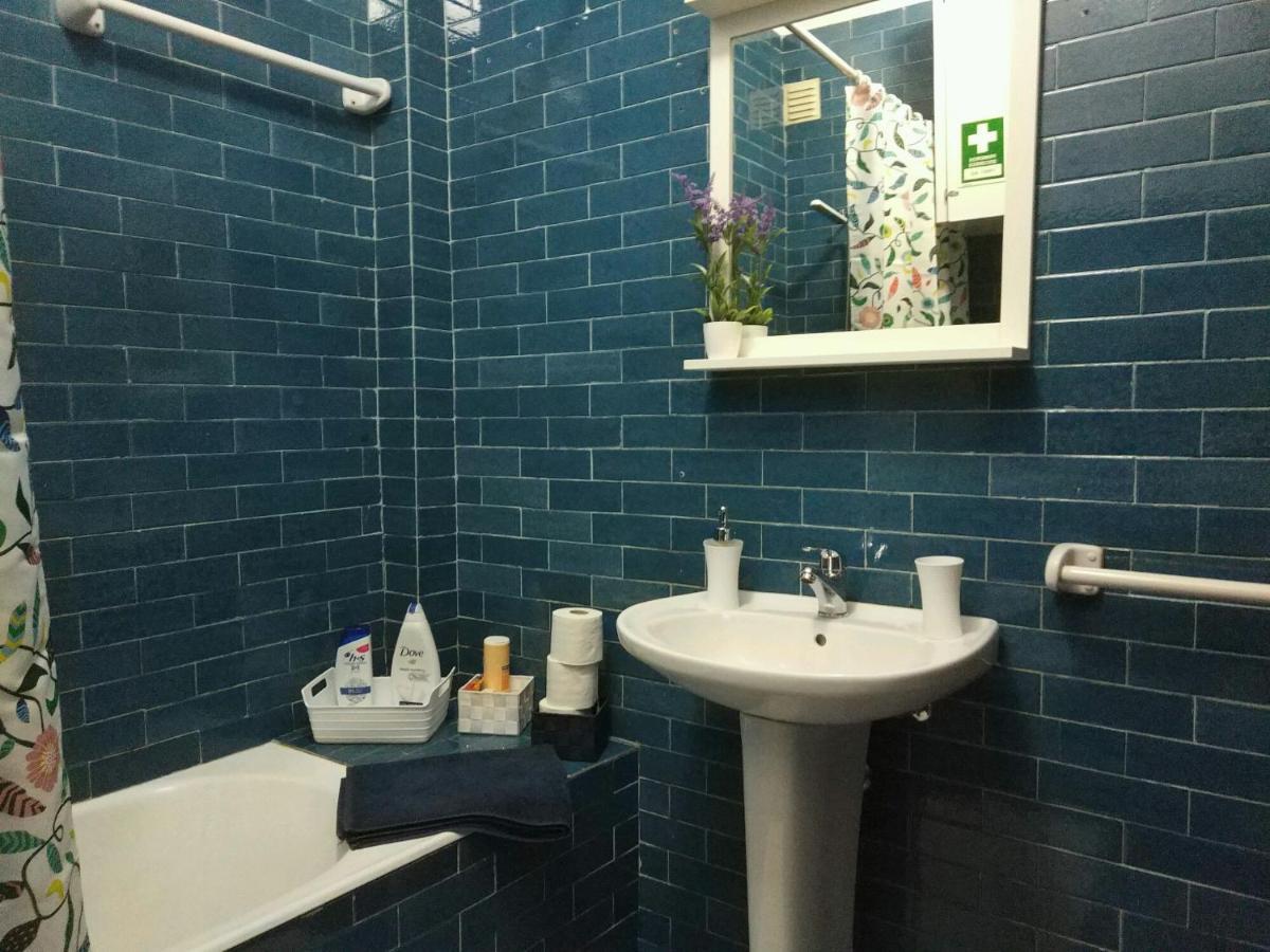 ! Free Parking Street ! Ground Floor With Washer! Porto Buitenkant foto
